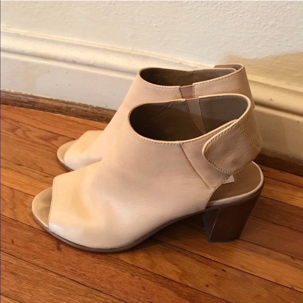Steve Madden tan shoes